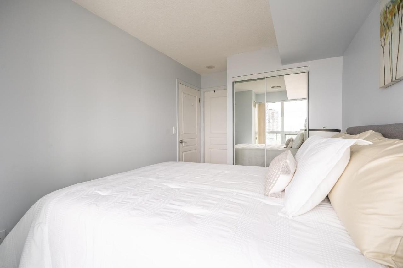 Globalstay Yonge St Condos トロント エクステリア 写真
