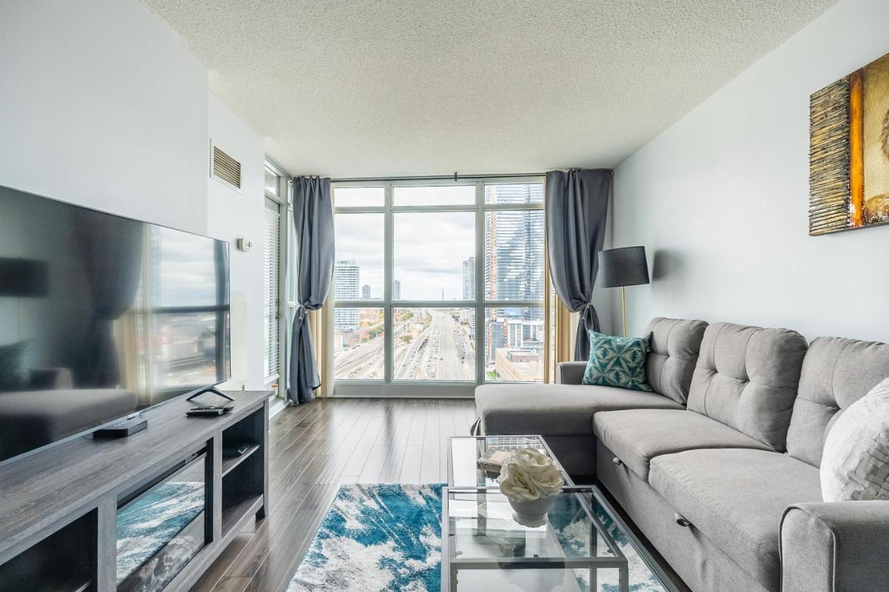 Globalstay Yonge St Condos トロント エクステリア 写真