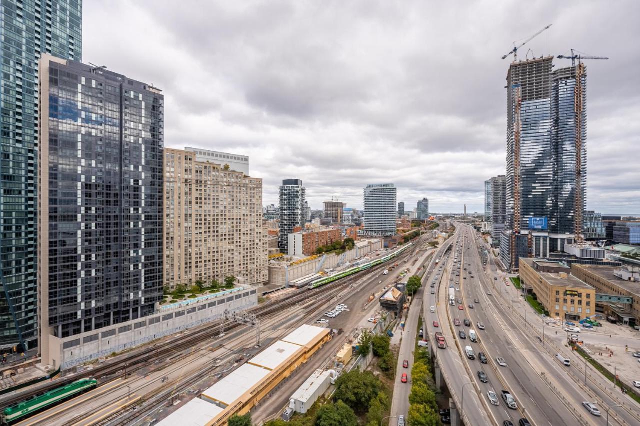 Globalstay Yonge St Condos トロント エクステリア 写真