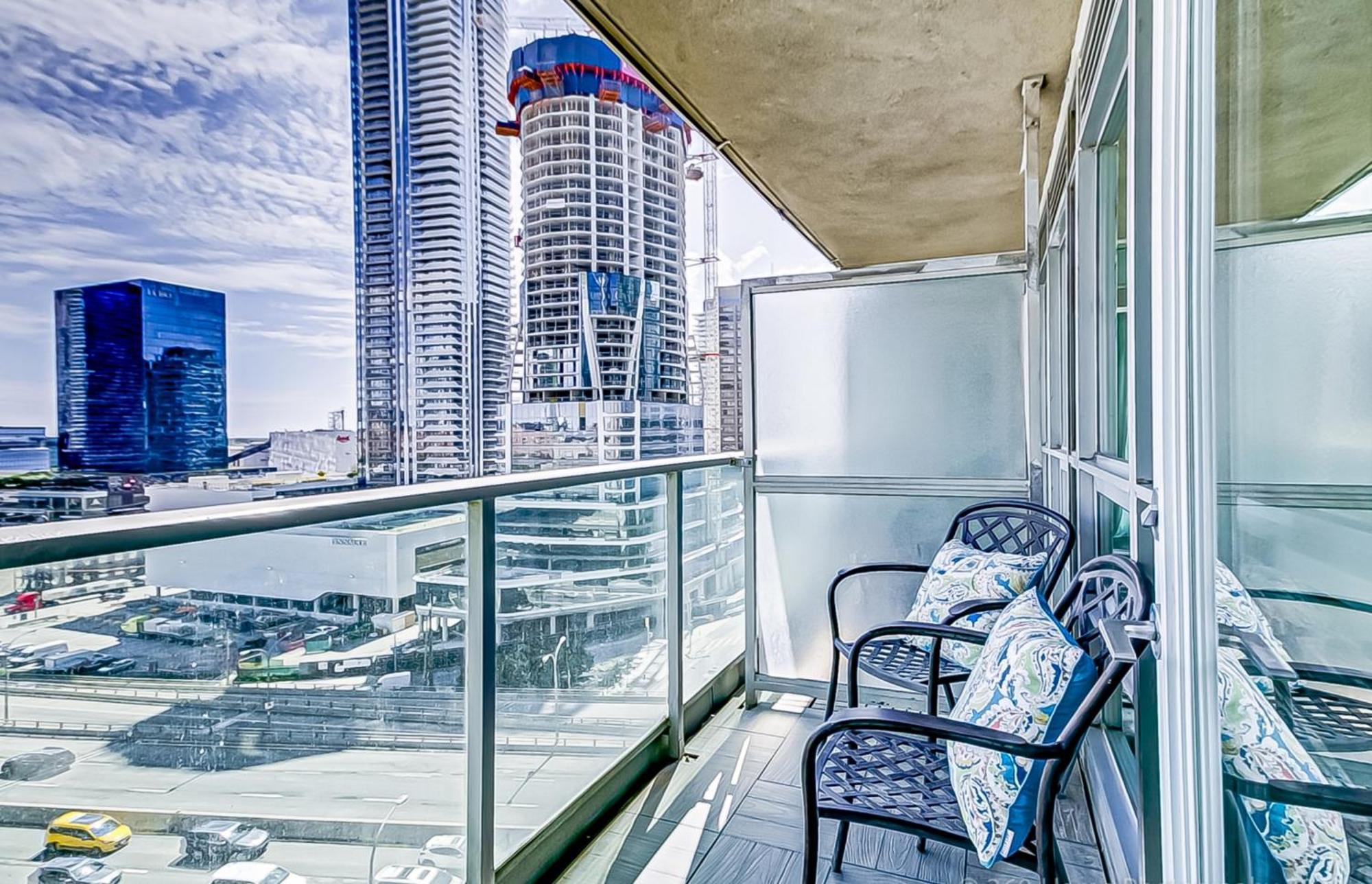 Globalstay Yonge St Condos トロント エクステリア 写真