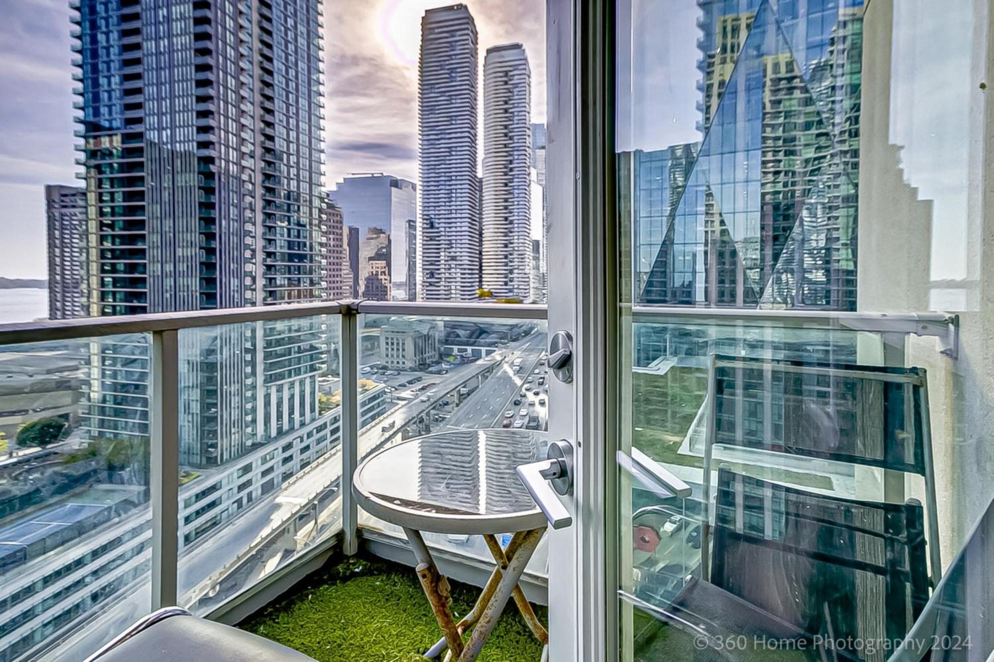 Globalstay Yonge St Condos トロント エクステリア 写真